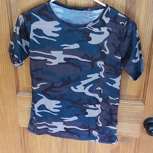EUC Ladies Camo T size Small